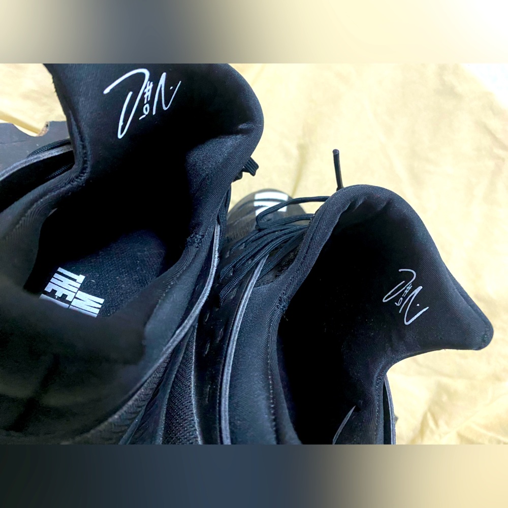 Adidas wearing the letter O. Worn once, in great condition. Box not included.
